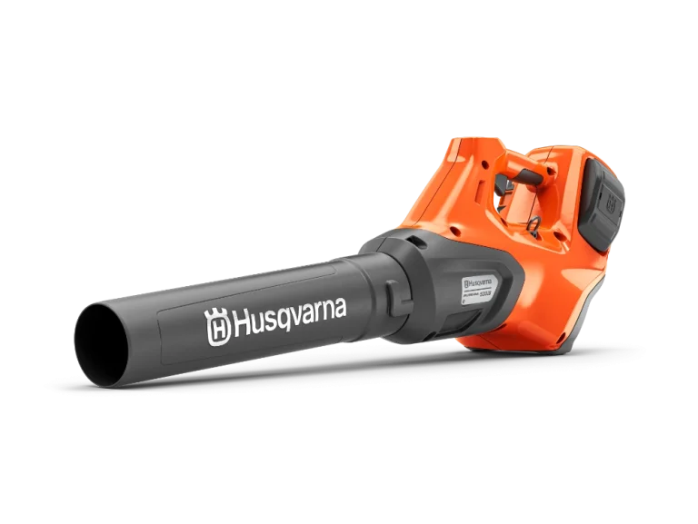 Souffleur de feuilles à batterie Husqvarna 530iB pour le nettoyage des allées